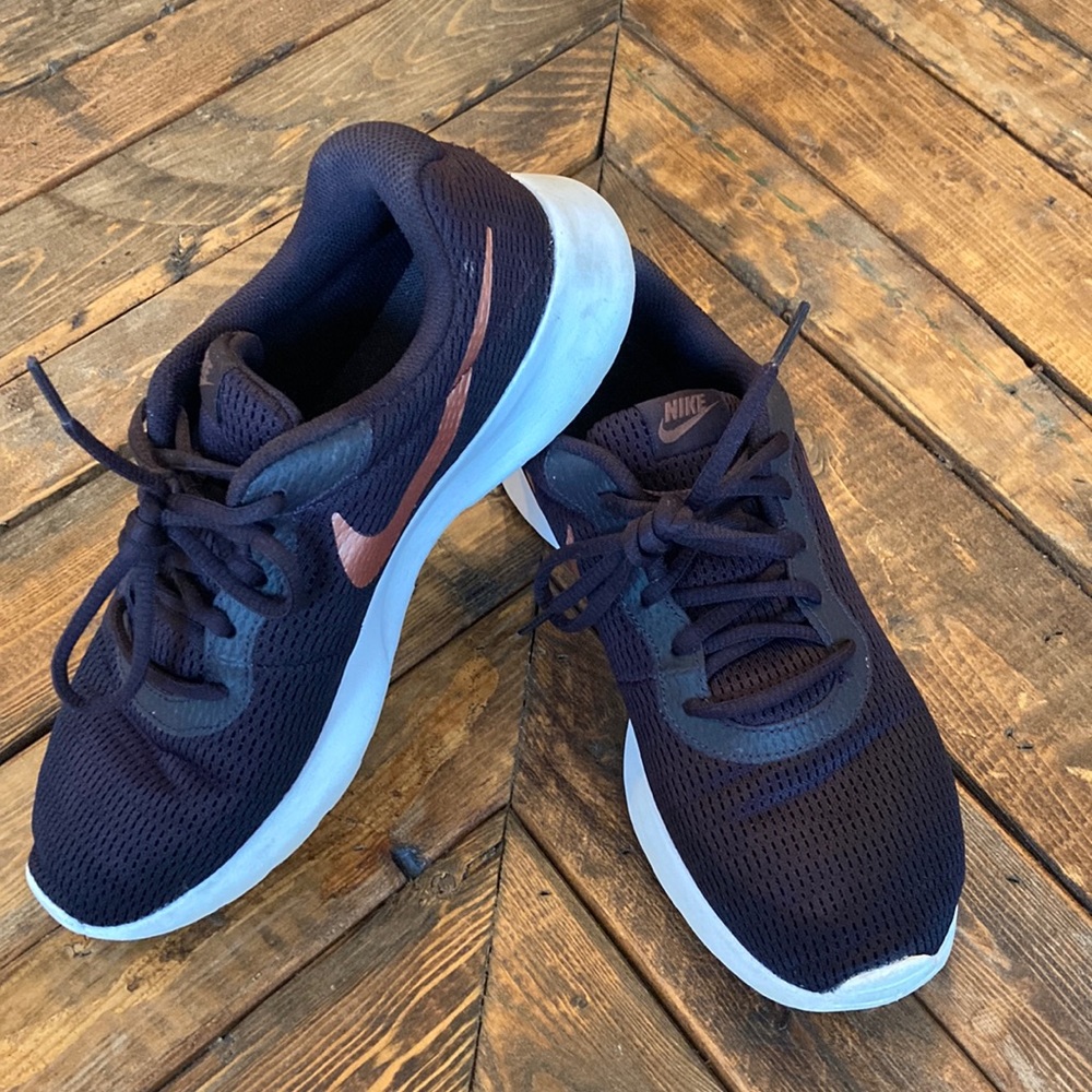 Nike Tanjun maroon